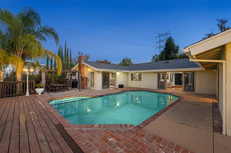 Casa con alberca grande en el patio trasero
