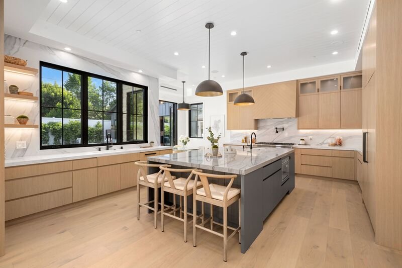 Cocina amplia y moderna