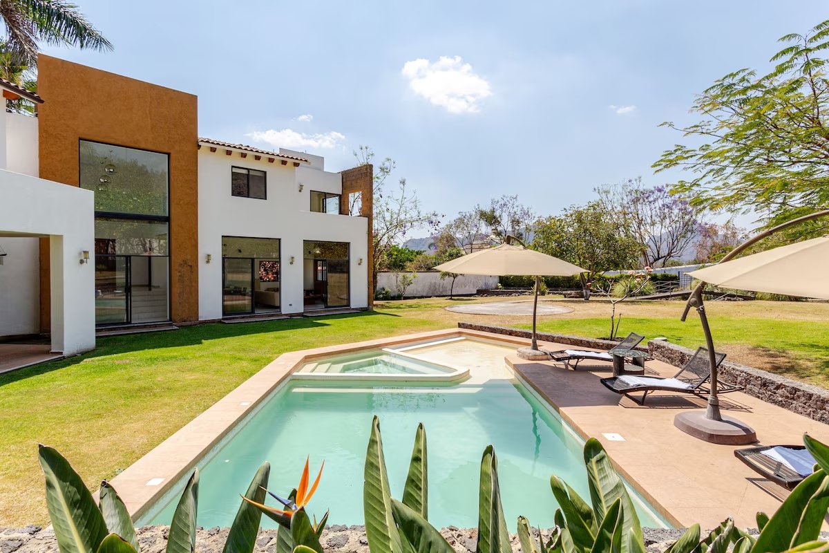 Residencia grande con alberca